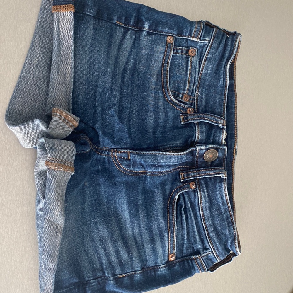American Eagle Sz 00 cutoff Jean shorts.  They’re in Good shape. Preowned
